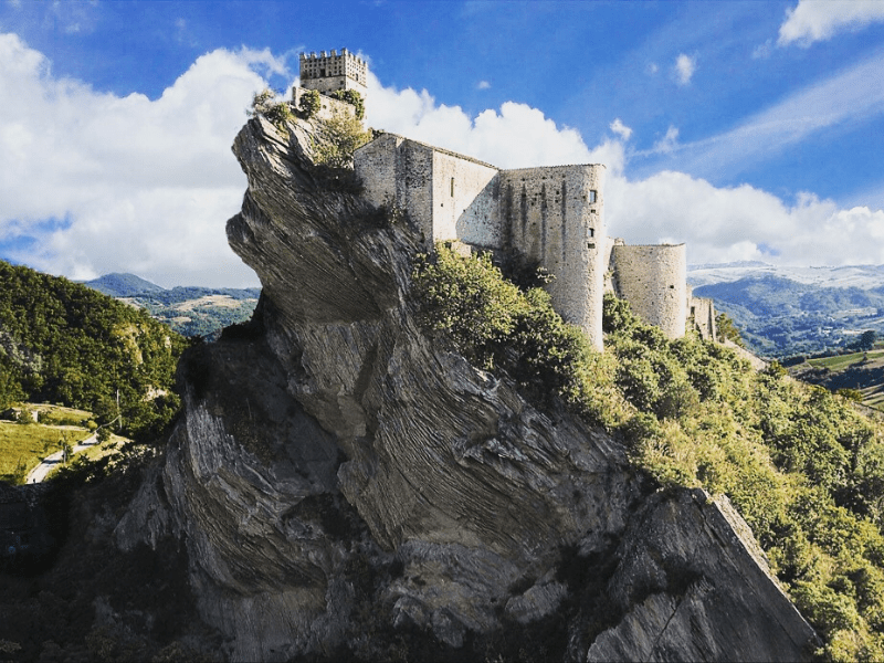 Roccascalegna e l’indelebile mano di sangue