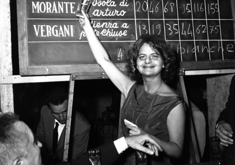 Elsa Morante, la prima donna a vincere il Premio Strega
